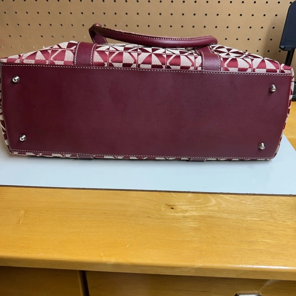 Maxx New‎ York Burgundy and Tan Geometric Tote